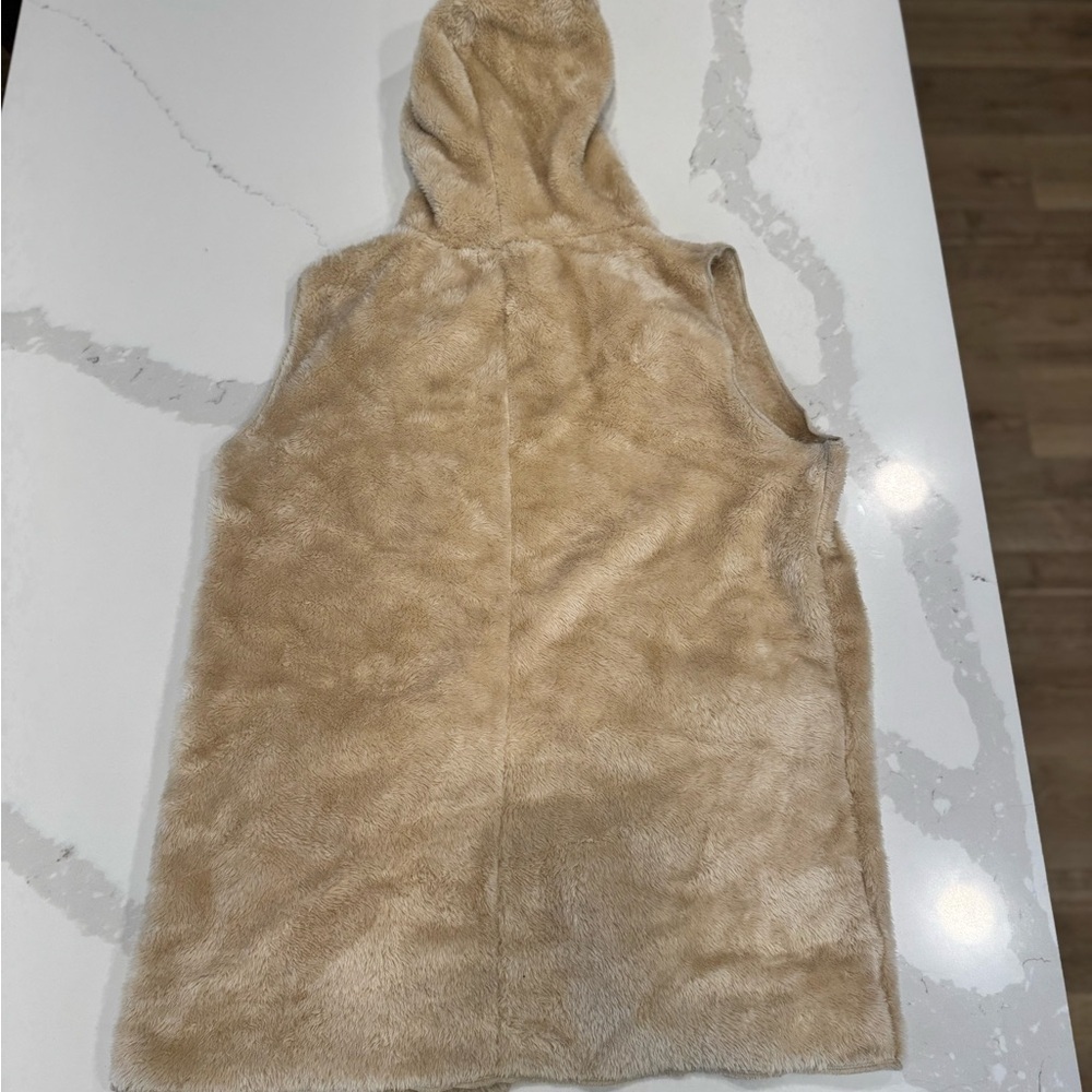 Zenana Outfitters Cream Faux Fur Vest - Picture 6 of 7